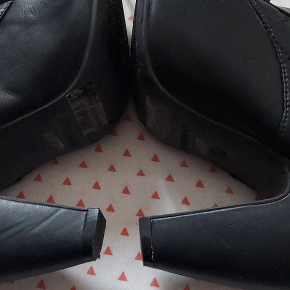 Shoe - Picture 4 of 4